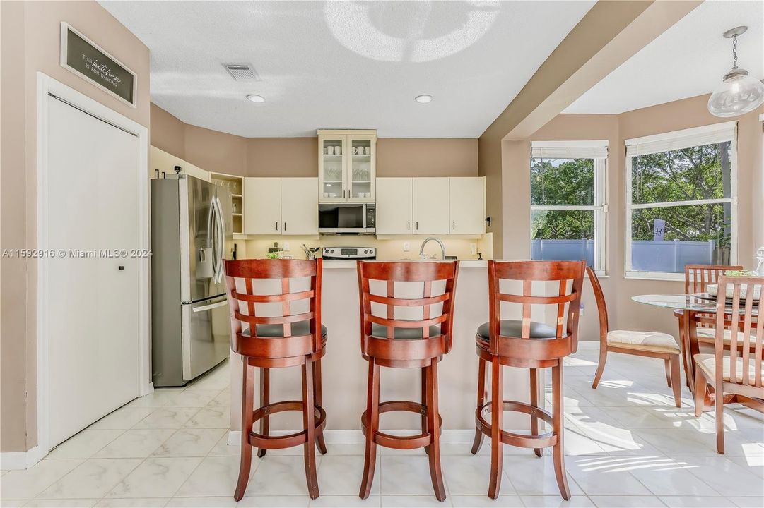 Recently Sold: $799,000 (4 beds, 3 baths, 2504 Square Feet)