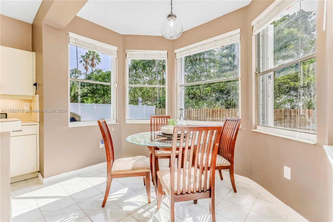 Recently Sold: $799,000 (4 beds, 3 baths, 2504 Square Feet)