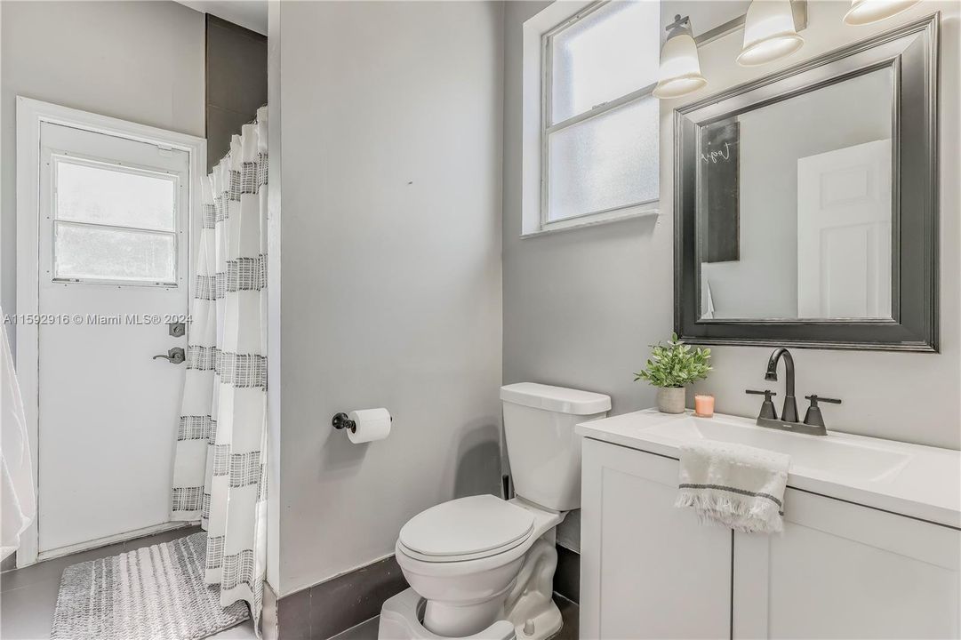 Recently Sold: $799,000 (4 beds, 3 baths, 2504 Square Feet)