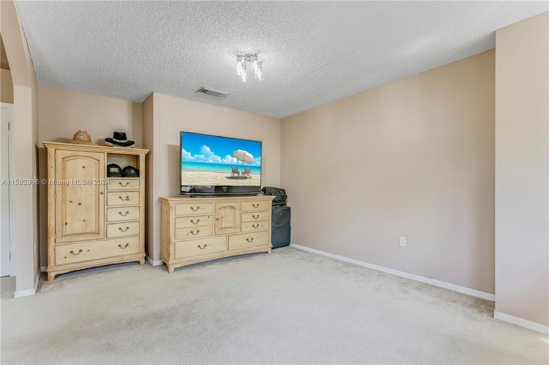 Recently Sold: $799,000 (4 beds, 3 baths, 2504 Square Feet)