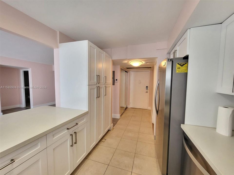 For Rent: $2,625 (2 beds, 2 baths, 1210 Square Feet)