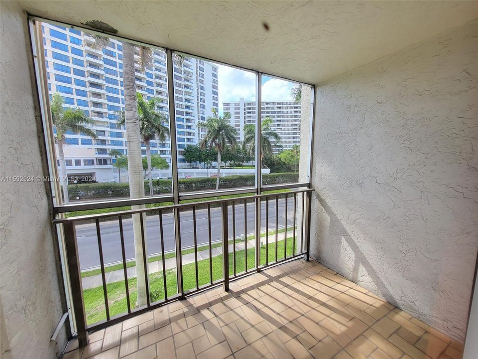 For Rent: $2,625 (2 beds, 2 baths, 1210 Square Feet)