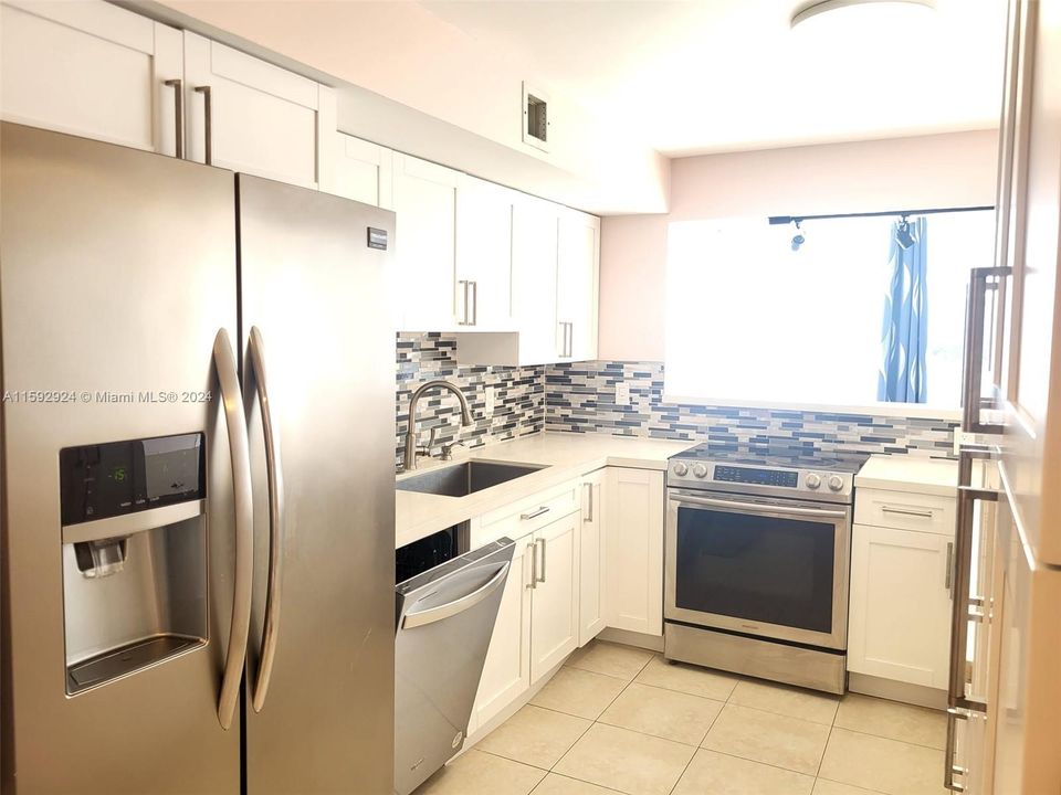 For Rent: $2,650 (2 beds, 2 baths, 1210 Square Feet)