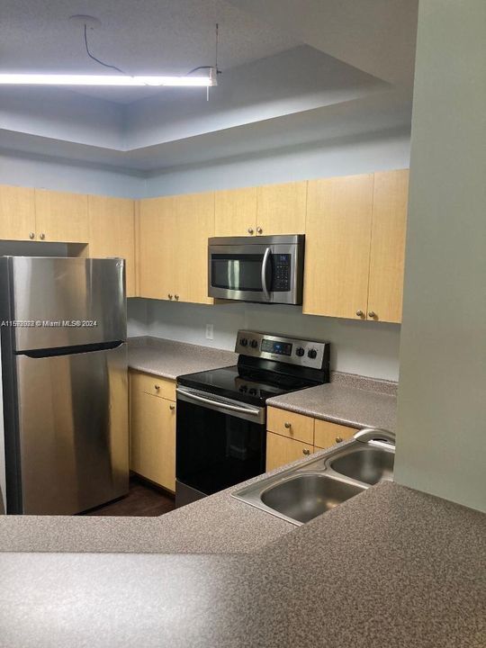 Active With Contract: $2,480 (2 beds, 2 baths, 1147 Square Feet)