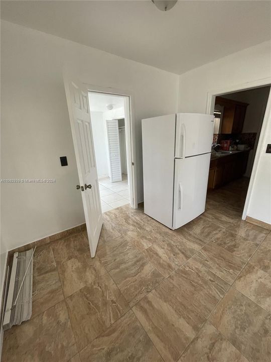 Active With Contract: $2,100 (2 beds, 1 baths, 1242 Square Feet)