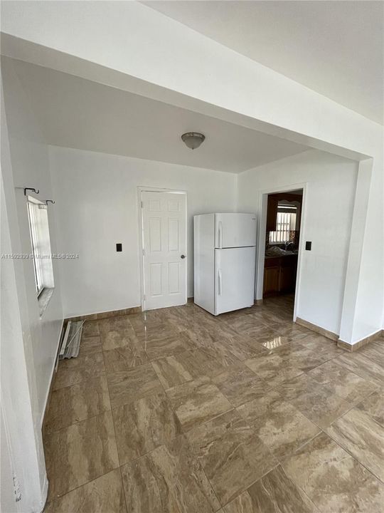 Active With Contract: $2,100 (2 beds, 1 baths, 1242 Square Feet)