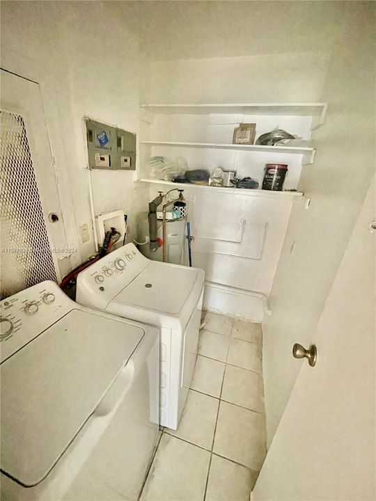 Active With Contract: $2,100 (2 beds, 1 baths, 1242 Square Feet)