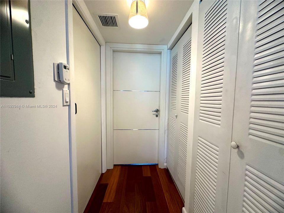 For Rent: $2,350 (1 beds, 1 baths, 588 Square Feet)