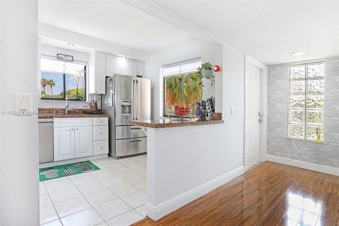 Active With Contract: $365,000 (2 beds, 2 baths, 1231 Square Feet)