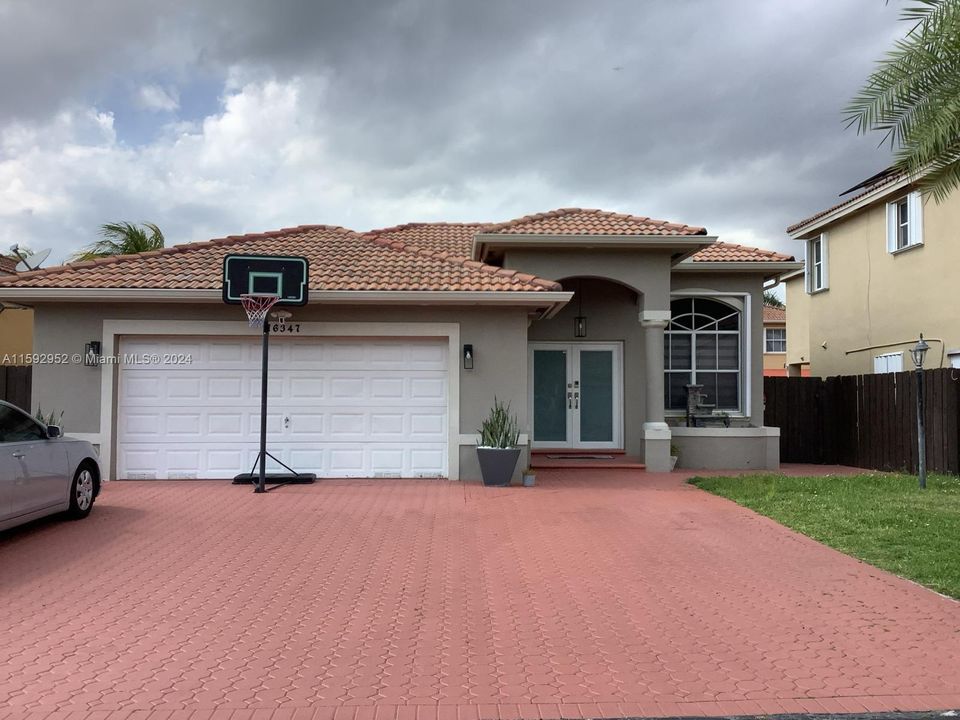 Active With Contract: $3,700 (3 beds, 2 baths, 1923 Square Feet)