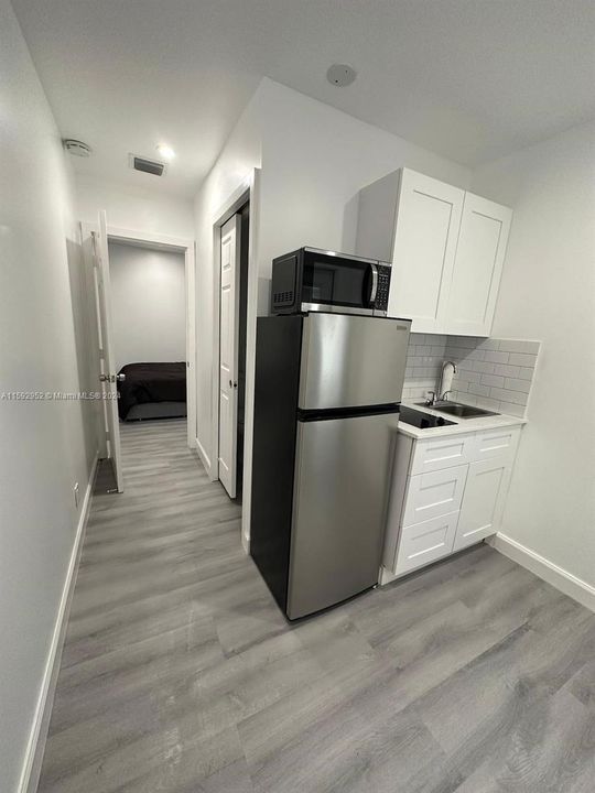 Active With Contract: $3,700 (3 beds, 2 baths, 1923 Square Feet)