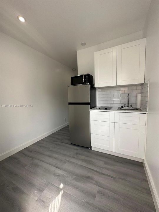 Active With Contract: $3,700 (3 beds, 2 baths, 1923 Square Feet)