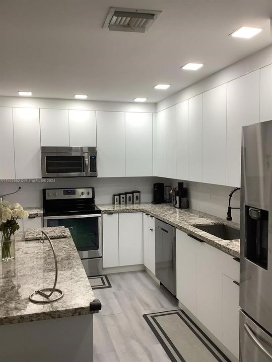 Active With Contract: $3,700 (3 beds, 2 baths, 1923 Square Feet)