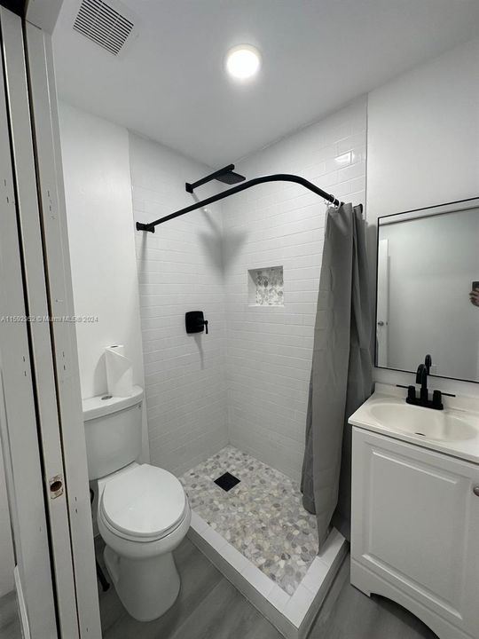 Active With Contract: $3,700 (3 beds, 2 baths, 1923 Square Feet)