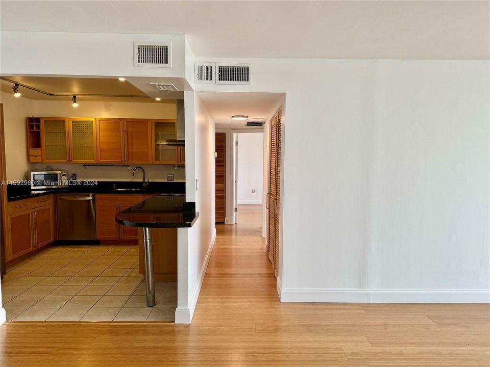 For Sale: $350,000 (2 beds, 2 baths, 1220 Square Feet)