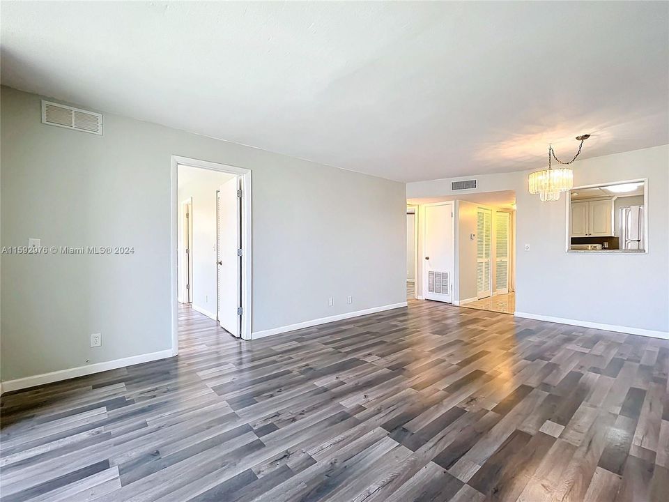 For Sale: $142,000 (2 beds, 2 baths, 850 Square Feet)