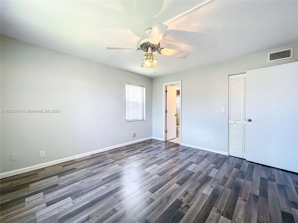 For Sale: $142,000 (2 beds, 2 baths, 850 Square Feet)