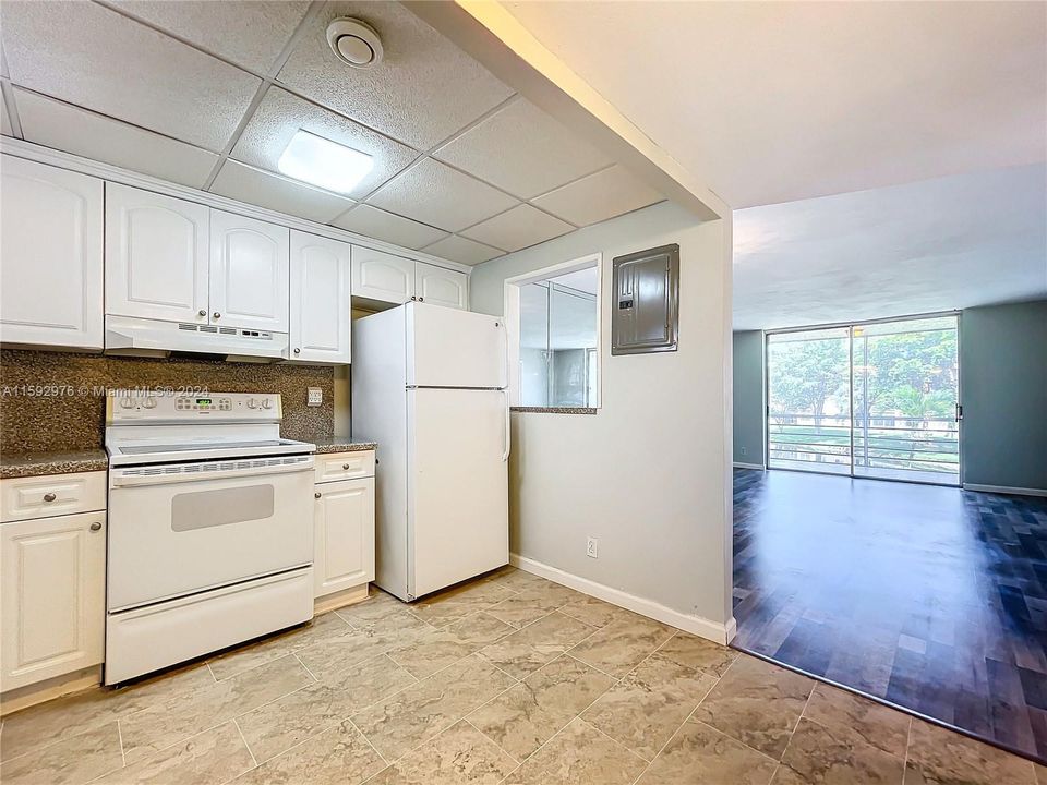 For Sale: $142,000 (2 beds, 2 baths, 850 Square Feet)