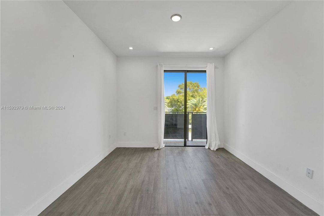 Active With Contract: $8,750 (3 beds, 2 baths, 2372 Square Feet)