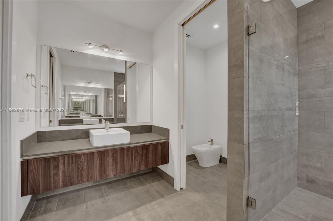 Active With Contract: $8,750 (3 beds, 2 baths, 2372 Square Feet)