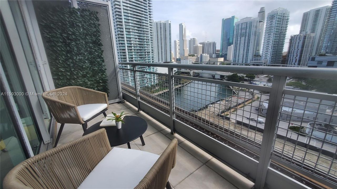 For Sale: $485,000 (1 beds, 1 baths, 795 Square Feet)