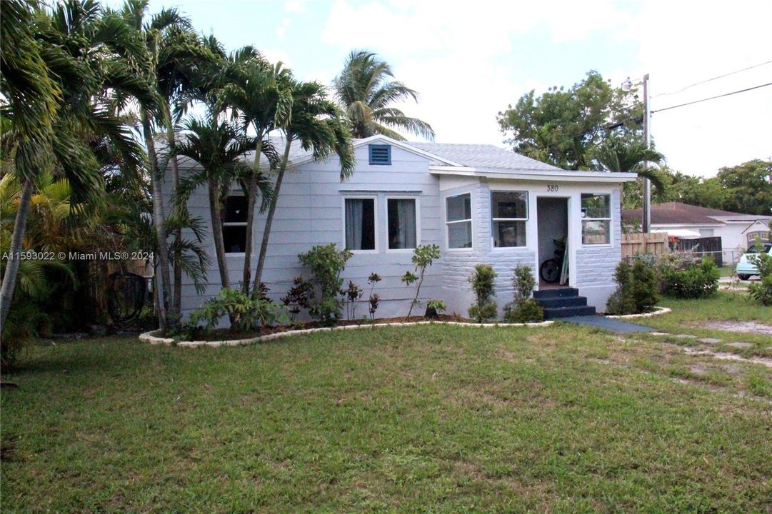 For Sale: $650,000 (3 beds, 1 baths, 1002 Square Feet)