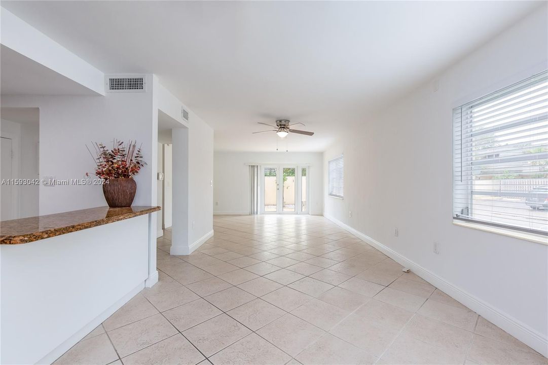 Active With Contract: $3,000 (3 beds, 2 baths, 1582 Square Feet)