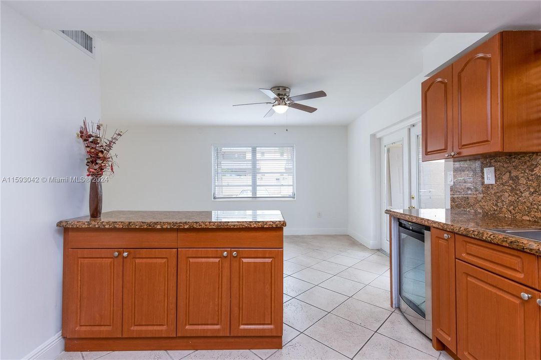 Active With Contract: $3,000 (3 beds, 2 baths, 1582 Square Feet)