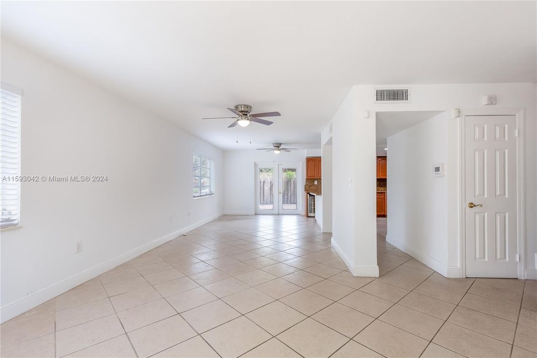 Active With Contract: $3,000 (3 beds, 2 baths, 1582 Square Feet)
