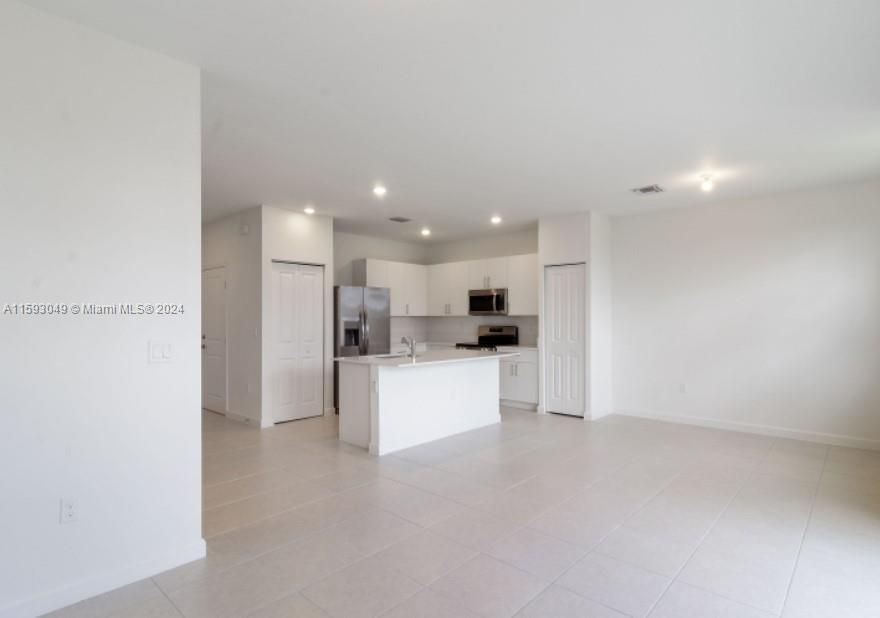 For Sale: $670,000 (3 beds, 2 baths, 1465 Square Feet)