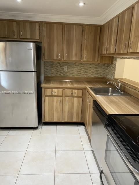 For Rent: $1,900 (1 beds, 1 baths, 705 Square Feet)