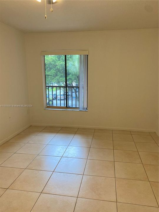 For Rent: $1,900 (1 beds, 1 baths, 705 Square Feet)