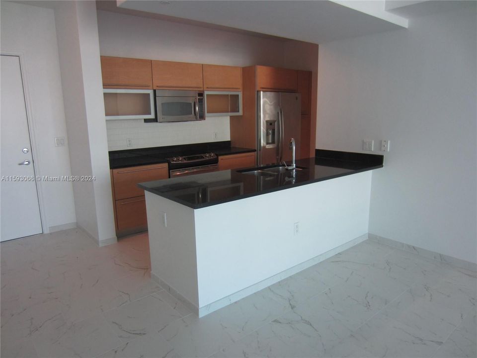 Recently Rented: $3,390 (1 beds, 1 baths, 774 Square Feet)
