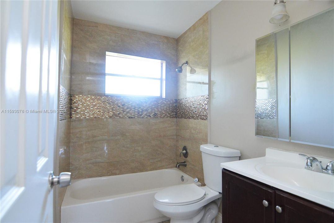 最近租的: $1,900 (2 贝兹, 1 浴室, 2132 平方英尺)