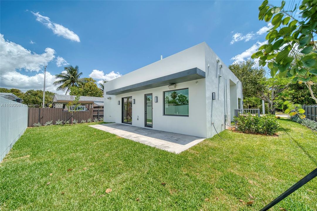 For Sale: $729,900 (4 beds, 2 baths, 1600 Square Feet)