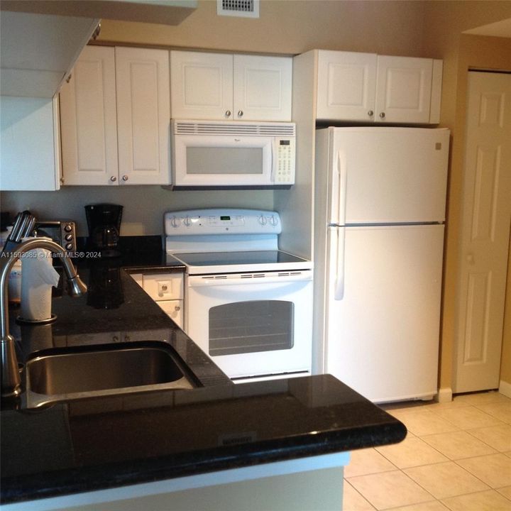 For Rent: $3,200 (2 beds, 2 baths, 1116 Square Feet)