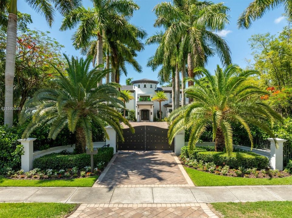 For Sale: $11,499,000 (7 beds, 8 baths, 8551 Square Feet)