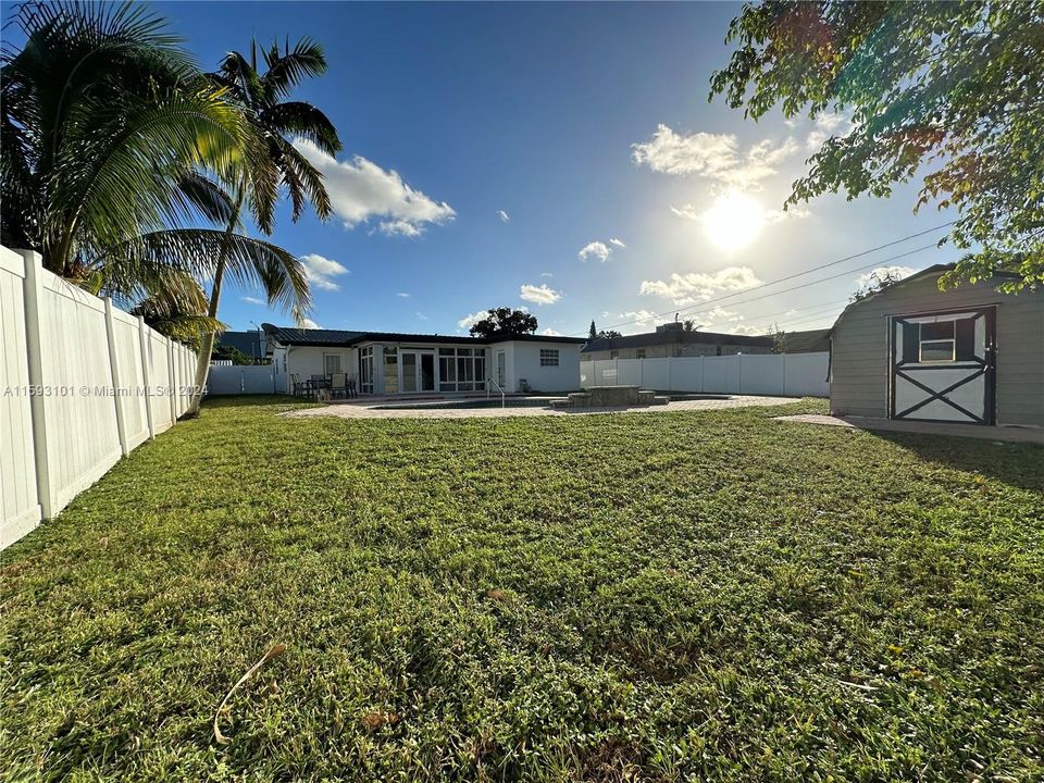 For Sale: $695,000 (3 beds, 2 baths, 1218 Square Feet)