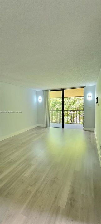 Recently Rented: $1,900 (1 beds, 1 baths, 614 Square Feet)