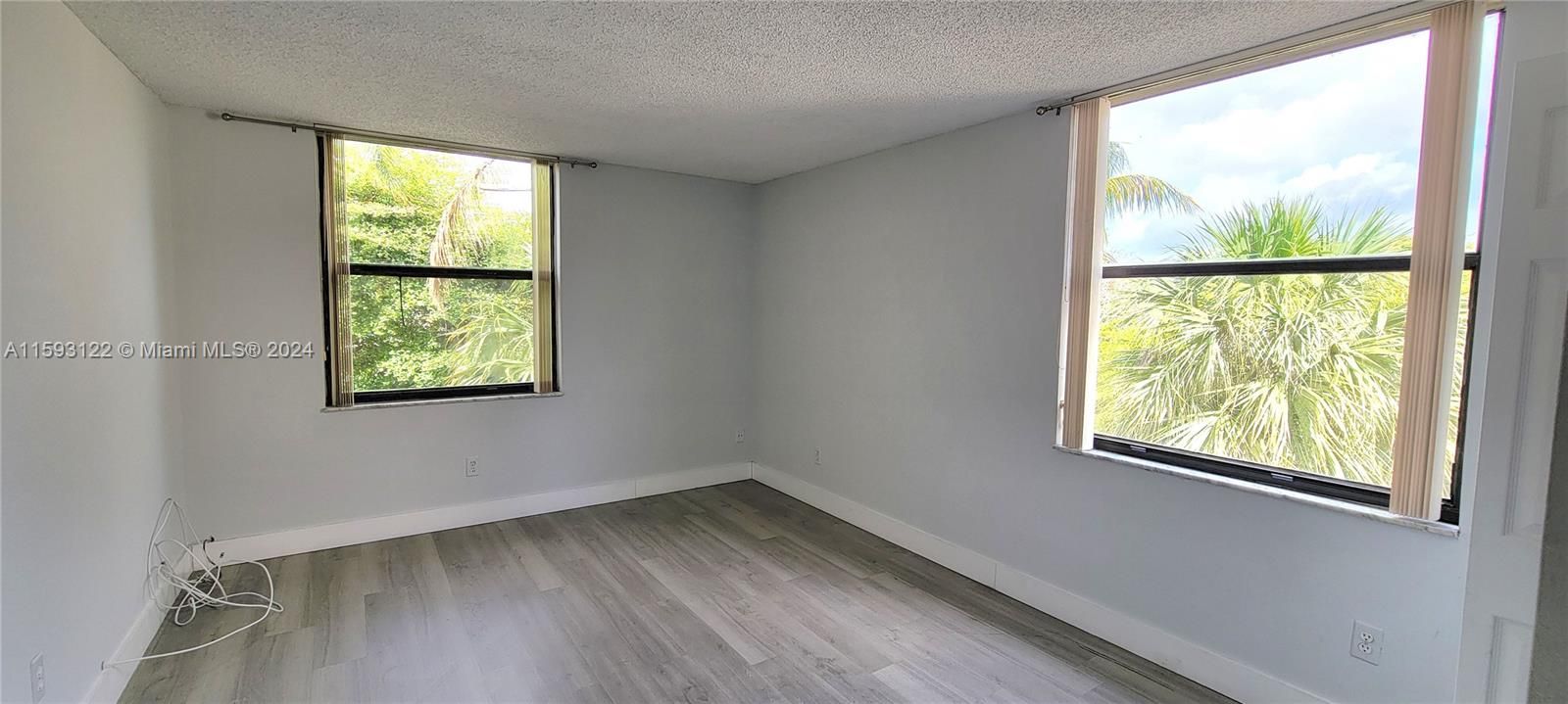 Recently Rented: $1,900 (1 beds, 1 baths, 614 Square Feet)