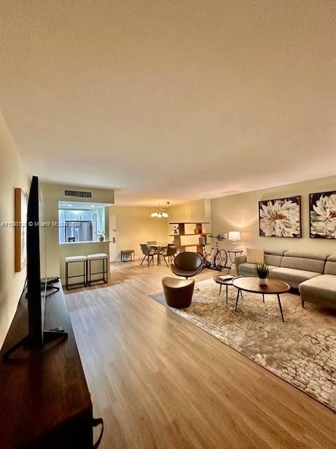 Recently Sold: $375,000 (1 beds, 1 baths, 970 Square Feet)