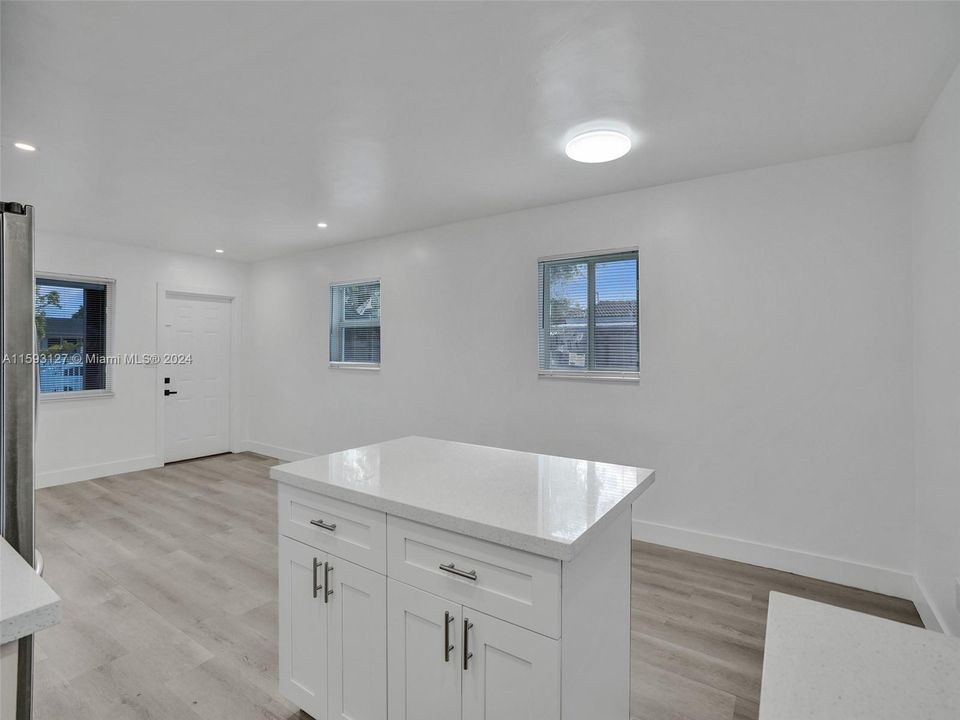 Active With Contract: $539,000 (3 beds, 2 baths, 1014 Square Feet)