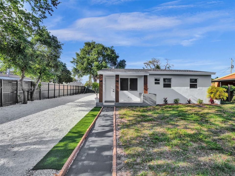 Active With Contract: $539,000 (3 beds, 2 baths, 1014 Square Feet)