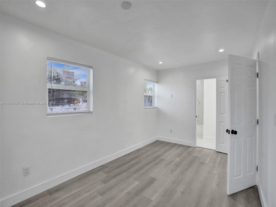 Active With Contract: $539,000 (3 beds, 2 baths, 1014 Square Feet)