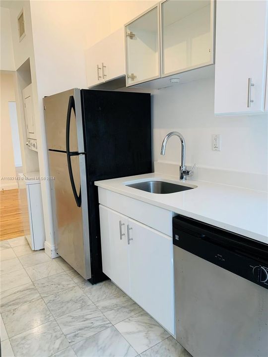 For Rent: $2,552 (1 beds, 1 baths, 782 Square Feet)