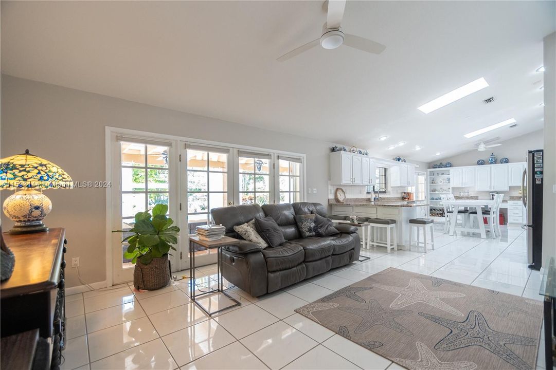 Active With Contract: $1,150,000 (4 beds, 2 baths, 2672 Square Feet)