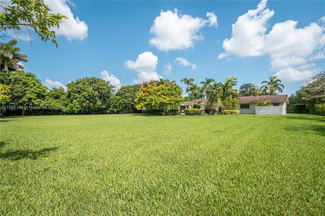 Active With Contract: $1,150,000 (4 beds, 2 baths, 2672 Square Feet)