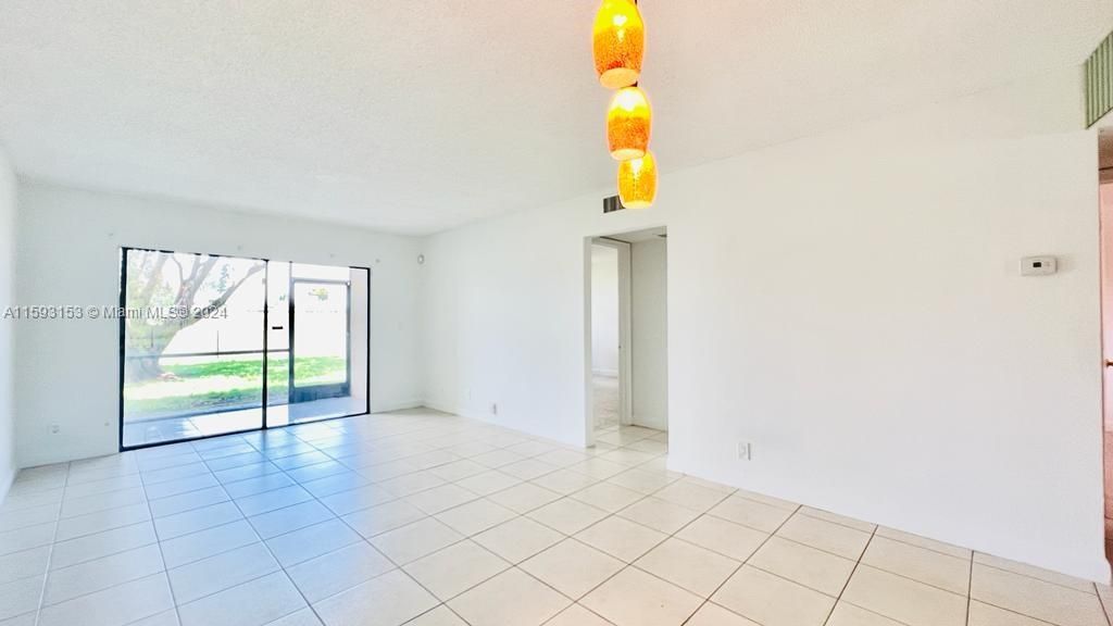Active With Contract: $2,100 (2 beds, 2 baths, 1010 Square Feet)