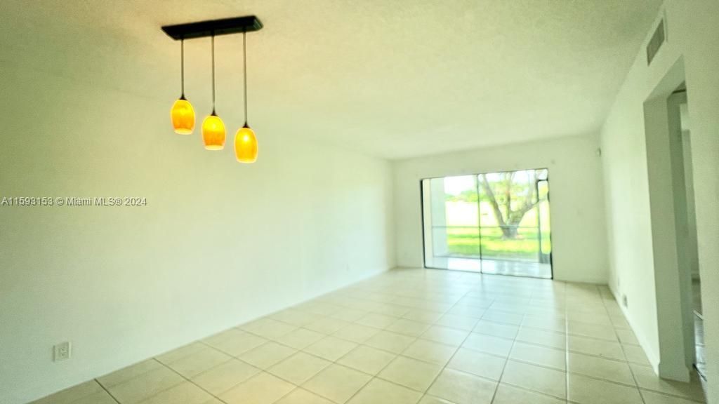 Active With Contract: $2,100 (2 beds, 2 baths, 1010 Square Feet)