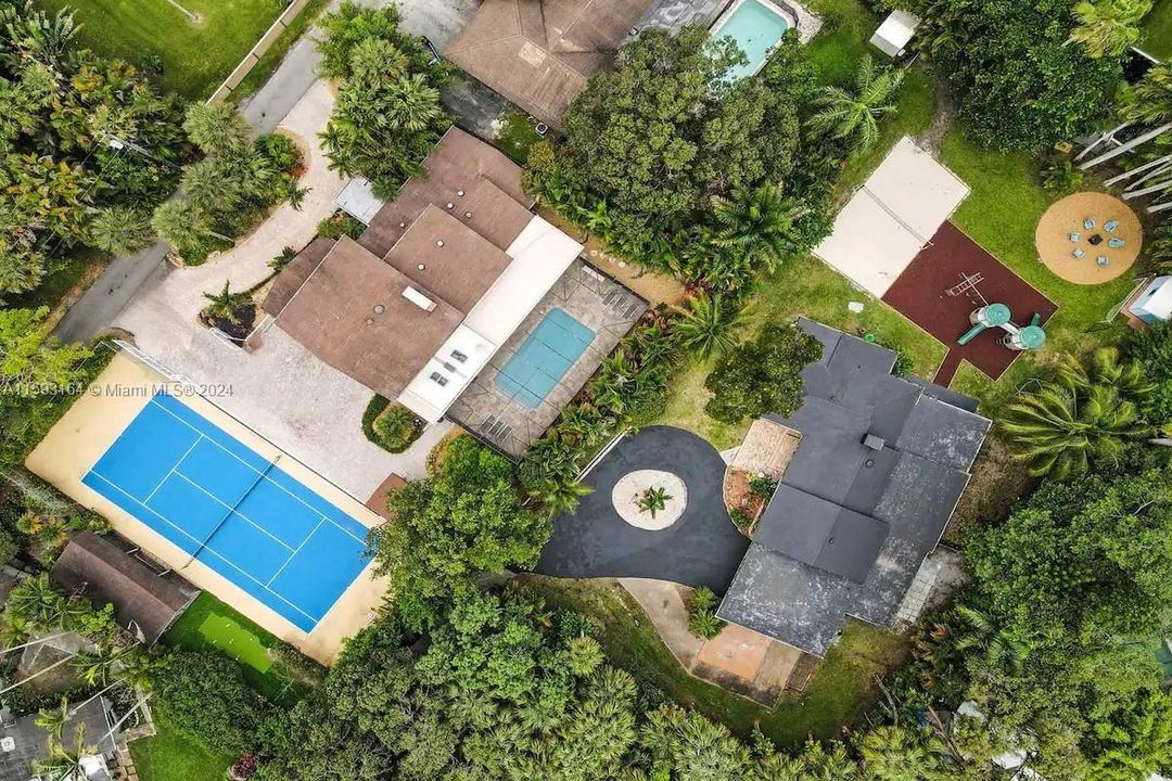 En Venta: $1,895,000 (5 camas, 3 baños, 2778 Pies cuadrados)